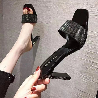 7 cm kontsaga ja dekoratiivkividega naiste sussid