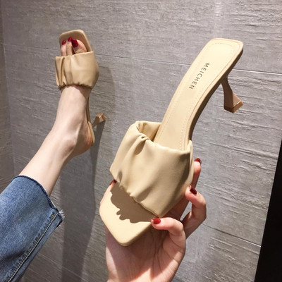 Öko-nahast valmistatud paksu või õhukese kontsaga naiste vabaaja sussid