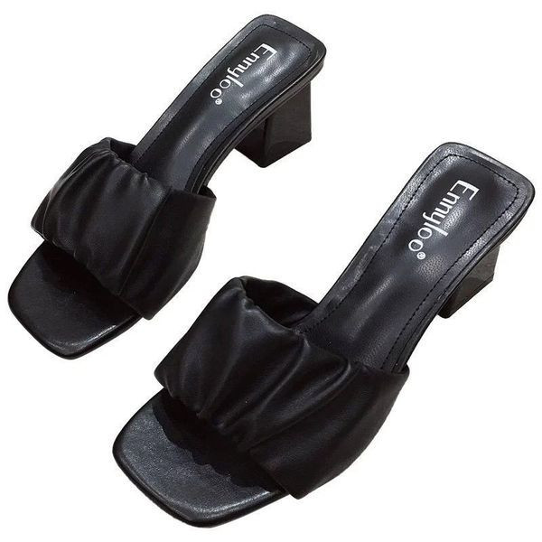 Öko-nahast valmistatud paksu või õhukese kontsaga naiste vabaaja sussid