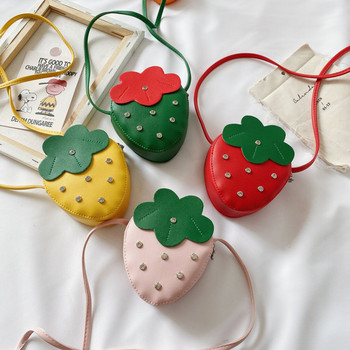 Актуална детска чанта във формата на ягода за момичета