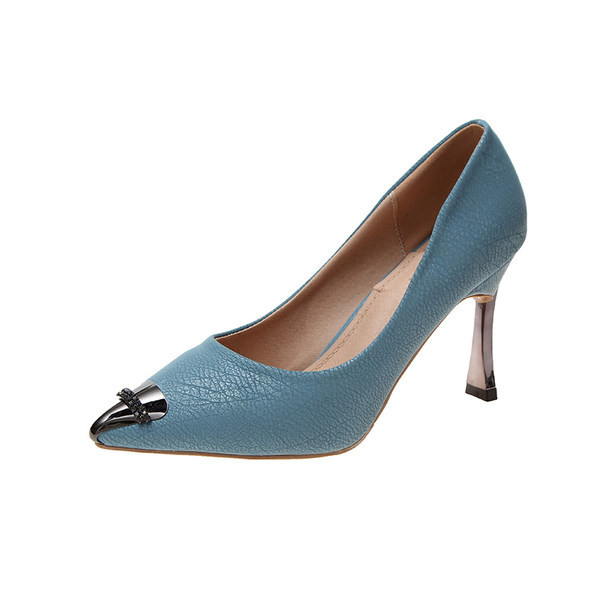 Ženske casual cipele u tri boje sa metalnim ukrasima