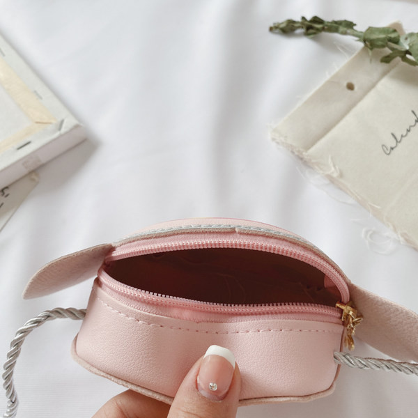 Kaasaegne kommikujuline värviline lastekott