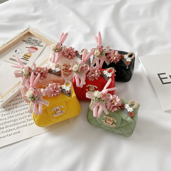 Stiilne pandlaga ja 3D elementidega lastekott