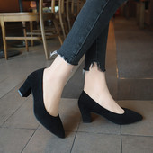 Must ja beež kunstnahast naiste kingad