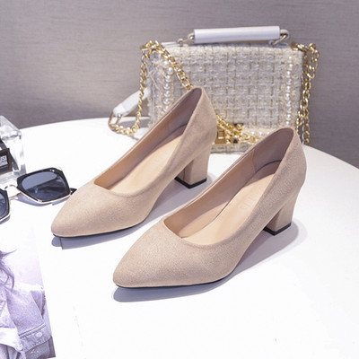 Must ja beež kunstnahast naiste kingad