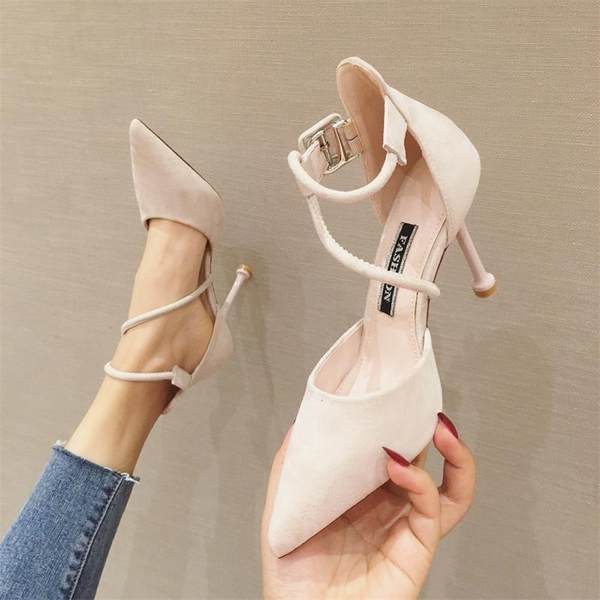 Uus ökonoomne seemisnahast rihmadega naiste kingade mudel