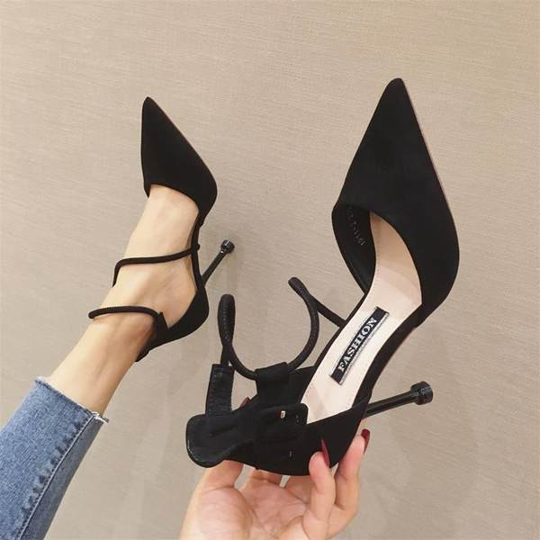 Uus ökonoomne seemisnahast rihmadega naiste kingade mudel