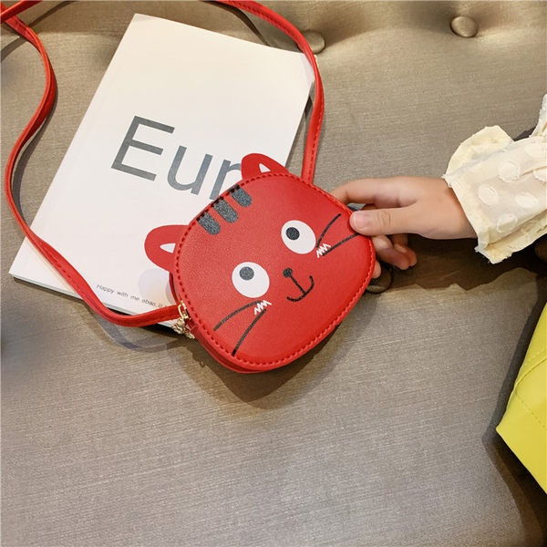 Moodne lastekott tüdrukutele nelja mudeliga