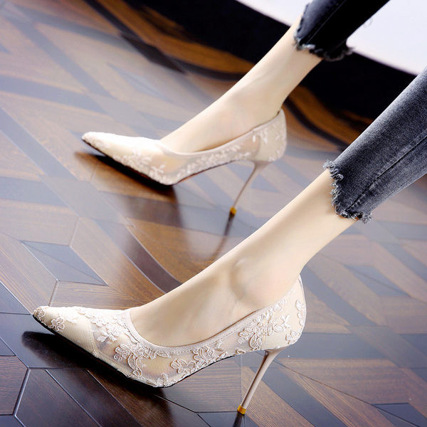 Naiste pitsilised kõrge kontsaga kingad