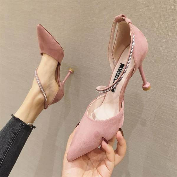 Ökoseemisnahast kividekooriga ja õhukese kontsaga naiste kingad