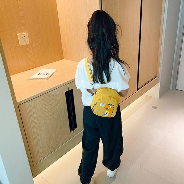 Kaasaegne tõmbluku ja aplikatsiooniga laste seljakott