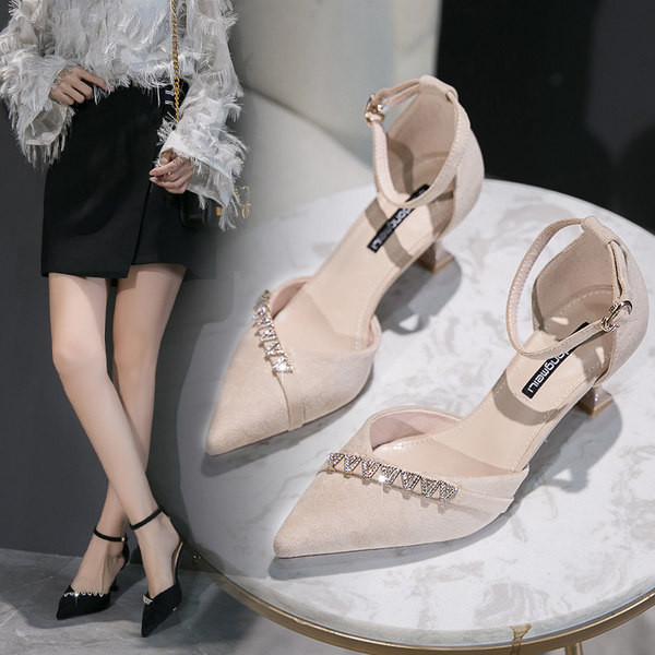 Νέο μοντέλο γυναικεία παπύτσια  με μεταλλικό στοιχείο και αγκράφα