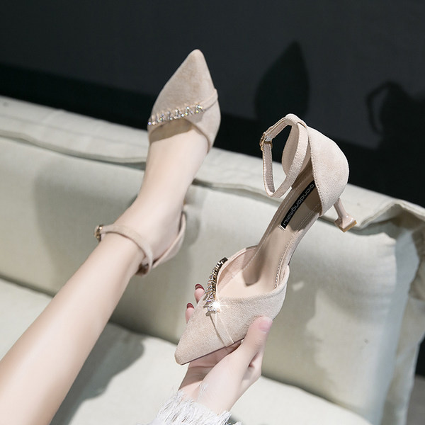 Νέο μοντέλο γυναικεία παπύτσια  με μεταλλικό στοιχείο και αγκράφα