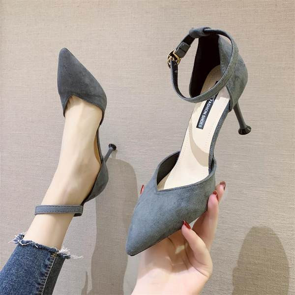 Μυτερόο μοντέλο παπούτσια από eco suede με λεπτό τακούνι