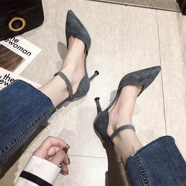 Μυτερόο μοντέλο παπούτσια από eco suede με λεπτό τακούνι