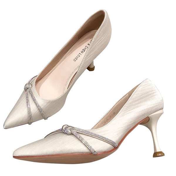 Κομψά γυναικεία ψηλοτάκουνα παπούτσια με διακοσμητικές πέτρες