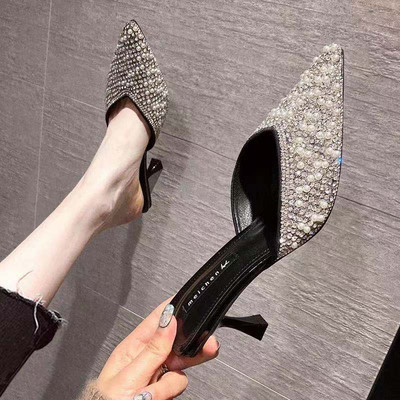 Γυναικείες παντόφλες με ψηλό τακούνι και διακοσμητικές πέτρες