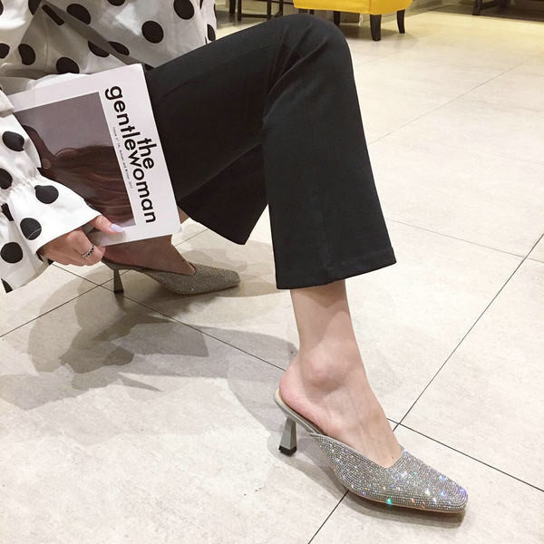 Γυναικείες  παντόφλες με ψηλά τακούνια και διακοσμητικές πέτρες