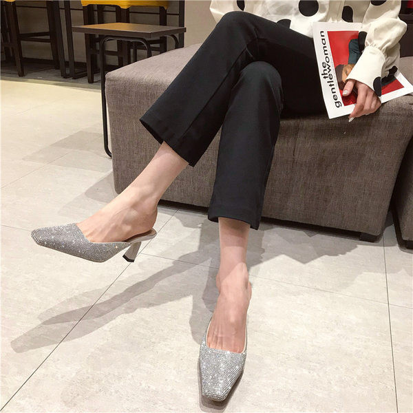 Γυναικείες  παντόφλες με ψηλά τακούνια και διακοσμητικές πέτρες