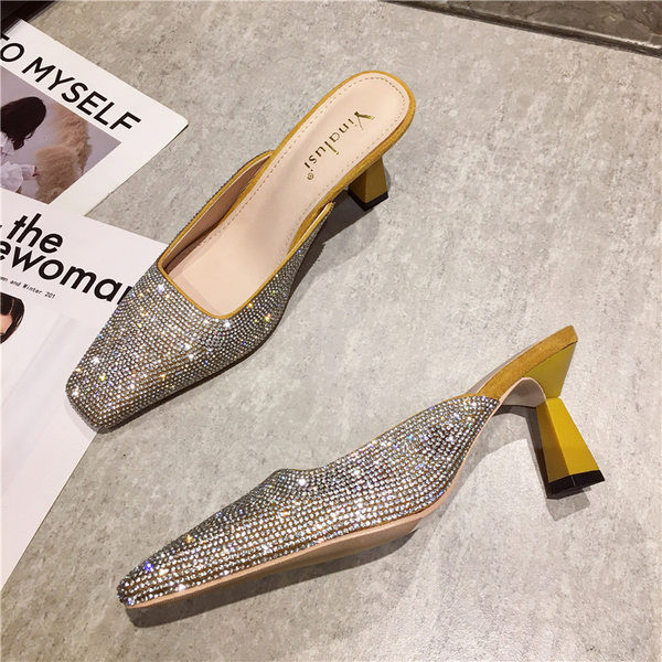 Γυναικείες  παντόφλες με ψηλά τακούνια και διακοσμητικές πέτρες