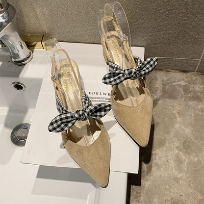 Γυναικεία παπούτσια σουέτ με ψηλά τακούνια και κορδέλα