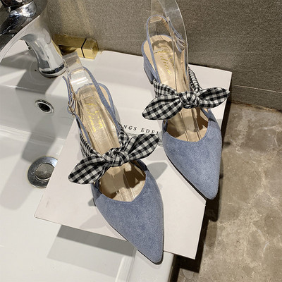 Γυναικεία παπούτσια σουέτ με ψηλά τακούνια και κορδέλα