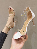 Γυναικεία σανδάλια με διαφανά λουράκια και μεταλλική διακόσμηση