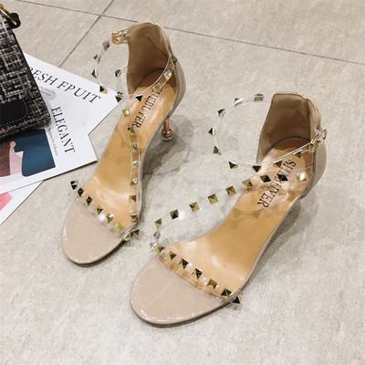 Γυναικεία σανδάλια με διαφανά λουράκια και μεταλλική διακόσμηση