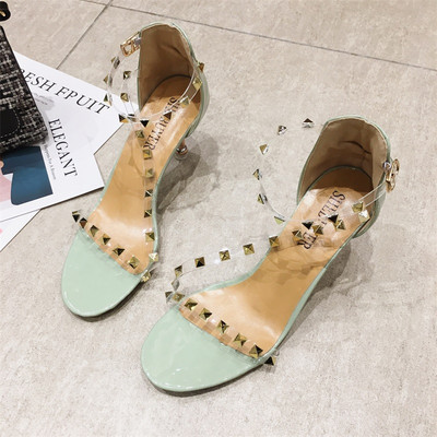 Γυναικεία σανδάλια με διαφανά λουράκια και μεταλλική διακόσμηση