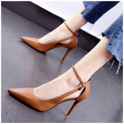 Γυναικεία ψηλοτάκουνα παπούτσια με μεταλλική στερέωση από οικολογικό δέρμα