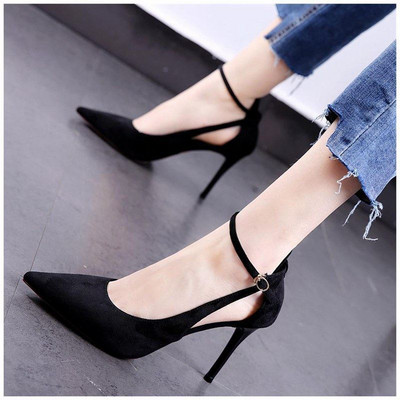 Γυναικεία ψηλοτάκουνα παπούτσια με μεταλλική στερέωση από οικολογικό δέρμα