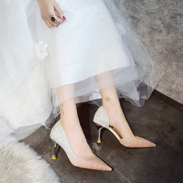 Γυναικεία παπούτσια με γυαλιστερή επίδραση σε δύο χρώματα