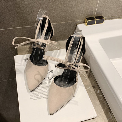 Γυναικεία παπούτσια με μυτερό κορδόνι σε τρία χρώματα