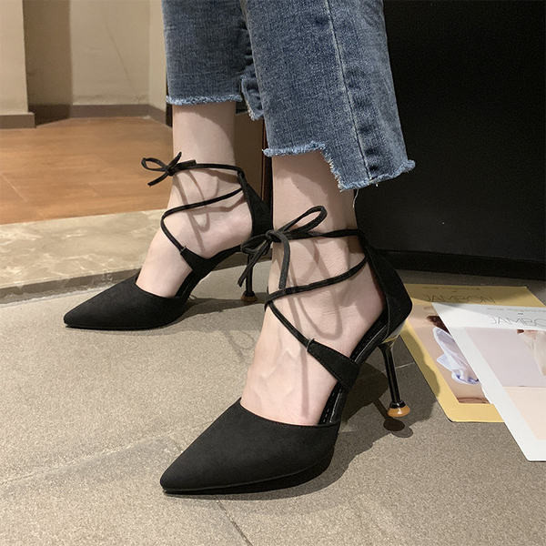 Γυναικεία παπούτσια με μυτερό κορδόνι σε τρία χρώματα