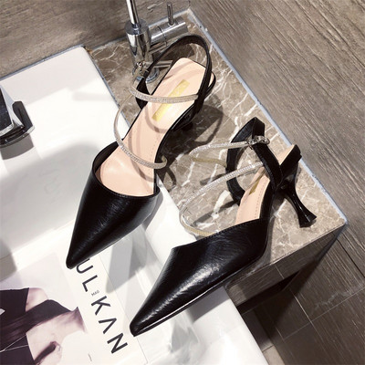 Μυτερόο μοντέλο γυναικείά υποδημάτα από οικολογικό δέρμα με  λουράκια από διακοσμητικές πέτρες