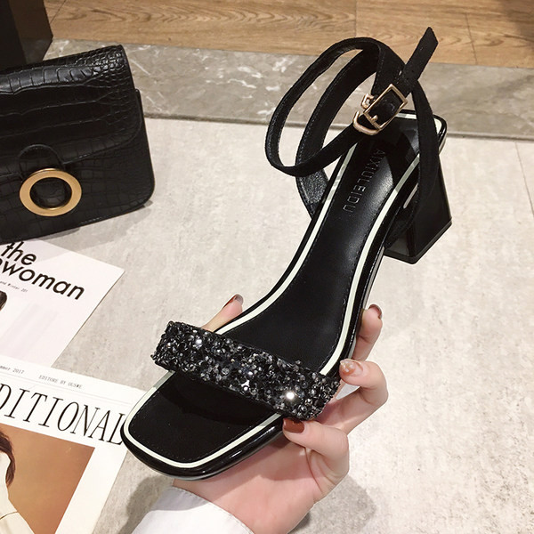 Νέο μοντέλο γυναικεία σανδάλια με διακοσμητικές πέτρες και τετράγωνο τακούνι 7 cm