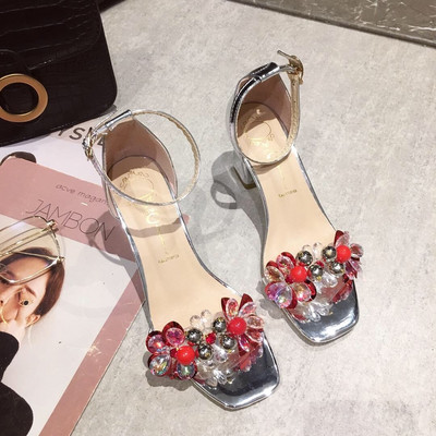 Σύγχρονα γυναικεία σανδάλια με τετράγωνο τακούνι και πέτρες