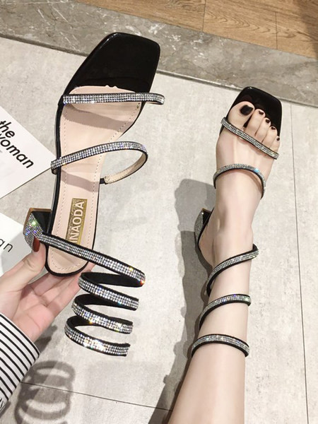 Γυναικεία σανδάλια με διακοσμητικές πέτρες με χοντρό τακούνι