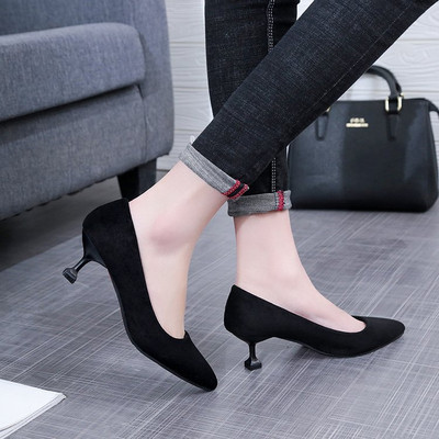 Κομψά γυναικεία παπούτσια μετακούνι - μυτερό μοντέλο