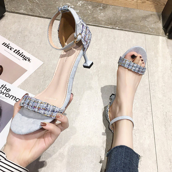 Naiste sandaalid rihma ja 8 cm kontsaga