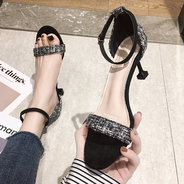 Naiste sandaalid rihma ja 8 cm kontsaga