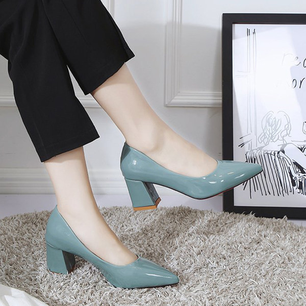 Γυναικεία παπούτσια - μυτερό μοντέλο 