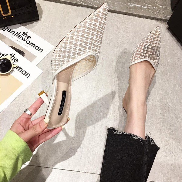 Γυναικείες παντόφλες με λεπτό τακούνι κατάλληλα για καθημερινή χρήση
