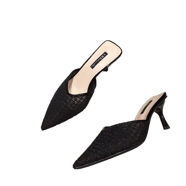 Γυναικείες παντόφλες με λεπτό τακούνι κατάλληλα για καθημερινή χρήση