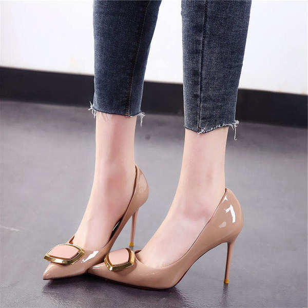 Γυναικεία λουστρίν παπουτσάκια με μεταλλικό στοιχείο - μυτερό μοντέλο