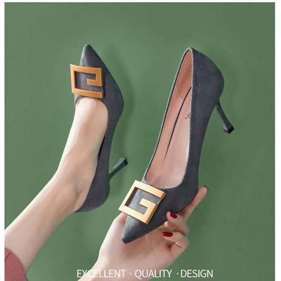 Κομψά γυναικεία ψηλοτάκουνα παπούτσια με μεταλλικό στοιχείο