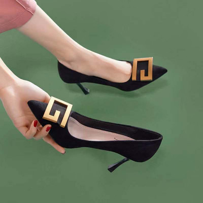 Κομψά γυναικεία ψηλοτάκουνα παπούτσια με μεταλλικό στοιχείο