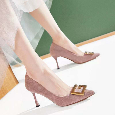 Κομψά γυναικεία ψηλοτάκουνα παπούτσια με μεταλλικό στοιχείο