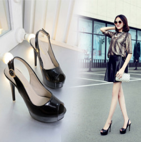 Μοντέρνα γυναικεία παπούτσια με ψηλά τακούνια - δύο μοντέλα