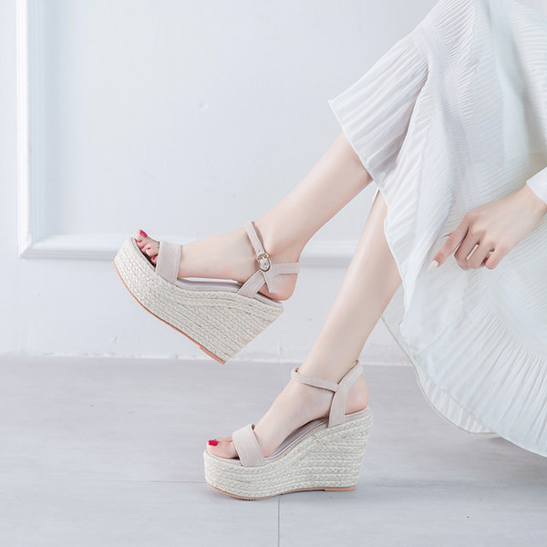 Σύγχρονα γυναικεία σανδάλια με πλατφόρμα ύψους 11 cm